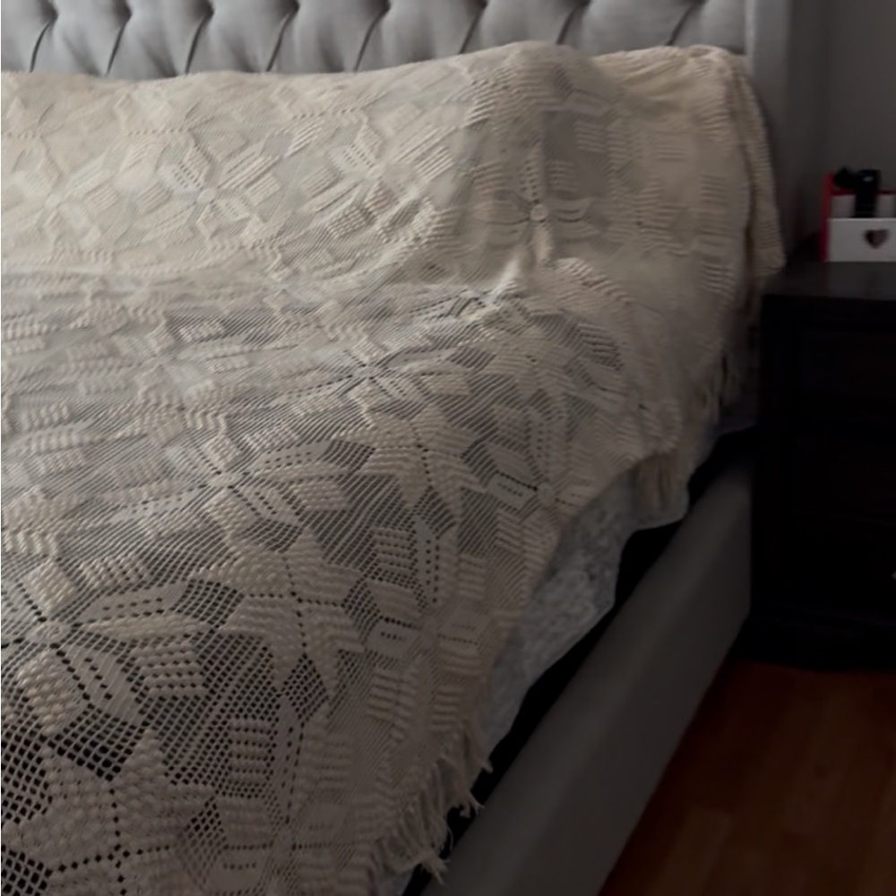 Hand Crafted Cream bed spread single layer made with Crochet thread.
